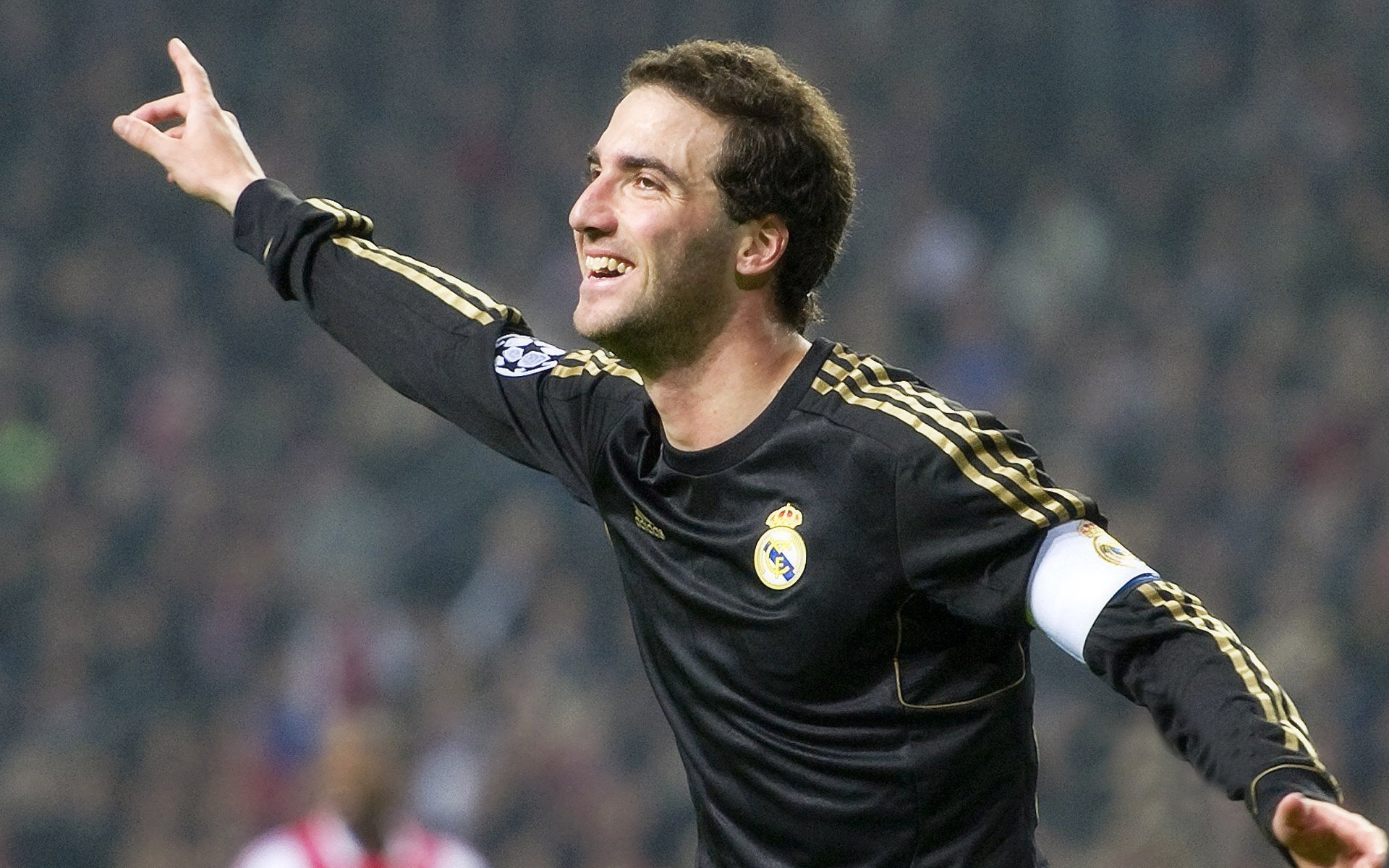 绿茵场上新技术应用，助推中国足球绿色发展，绿茵足球队的含义